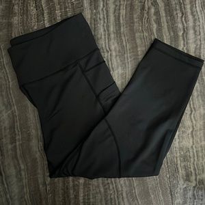 EUC Zyia Light n’ Tight Black Crop - Size 16-18